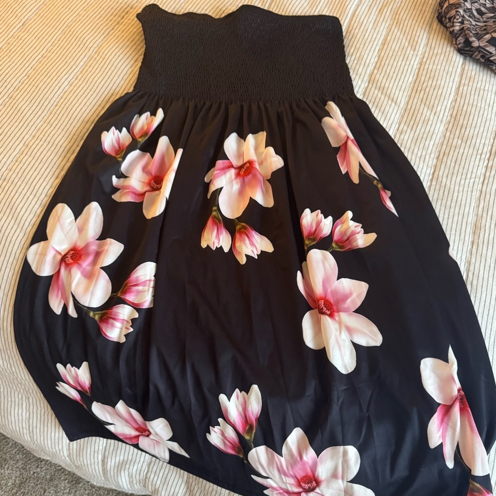 Strapless dress super lightweight and cute! Never worn